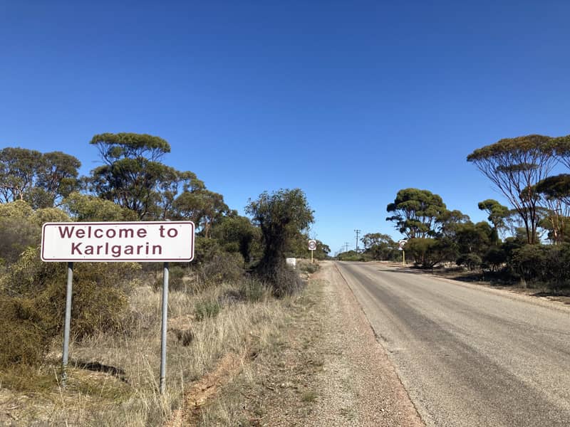 karlgarin town sign